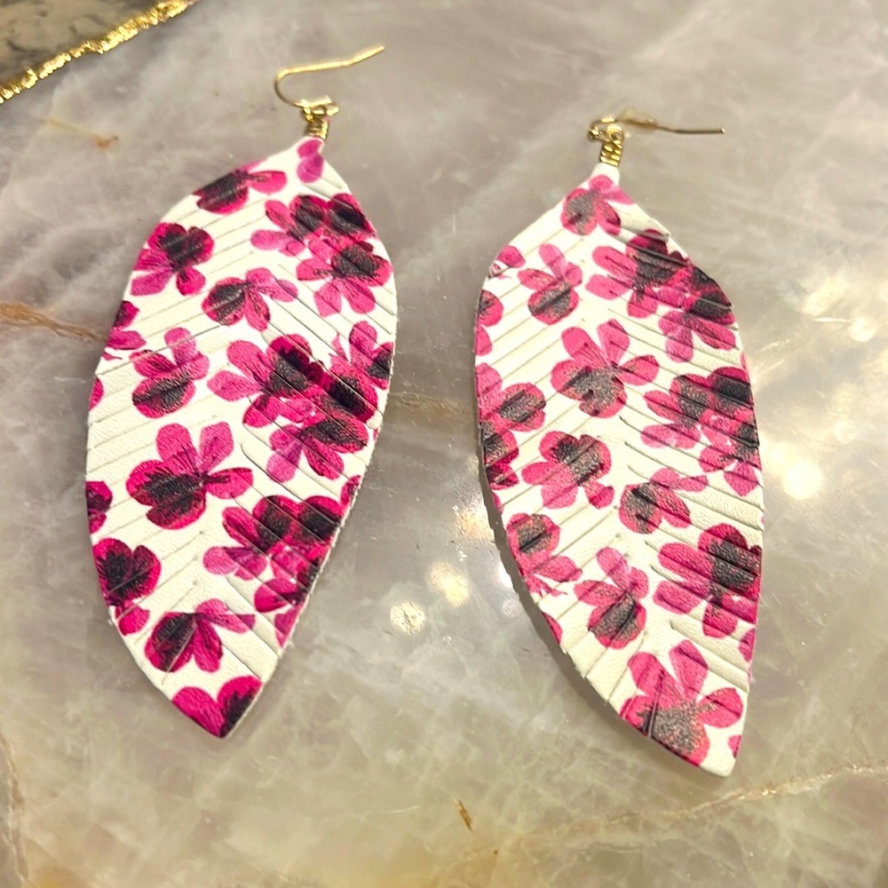FEATHER LEATHER EARINGS